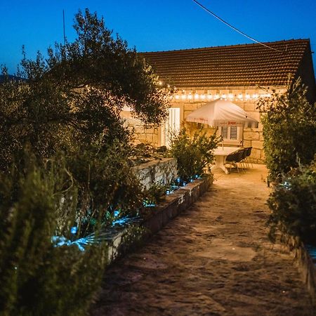 Orgula Hotel Lumbarda Exterior photo