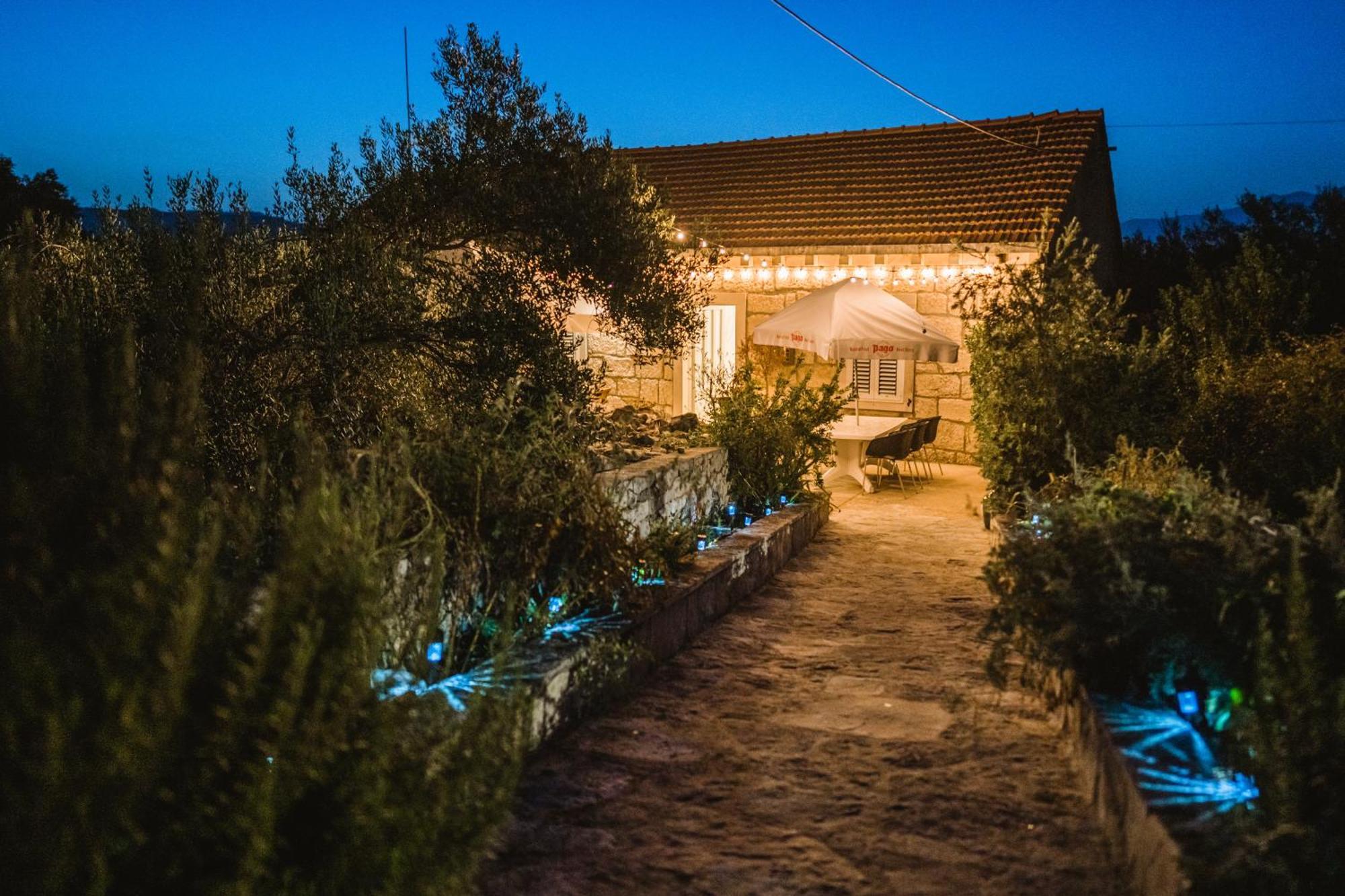 Orgula Hotel Lumbarda Exterior photo